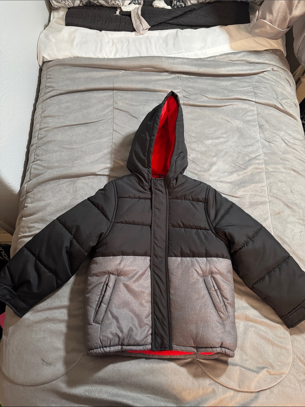 Carter’s boys kids Black & Gray Hooded Puffer Jacket, Red fleece cozy Lining 7